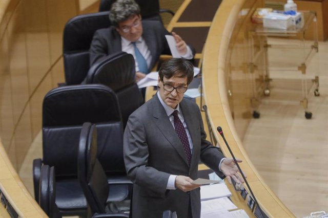 El Ministro de Sanidad, Salvador Illa, durante su intervención en una sesión plenaria en el Senado centrada en el debate con el Ejecutivo central en los rebrotes de Covid-19 surgidos en las últimas fechas en España, los Expedientes de Regulación Temporal 