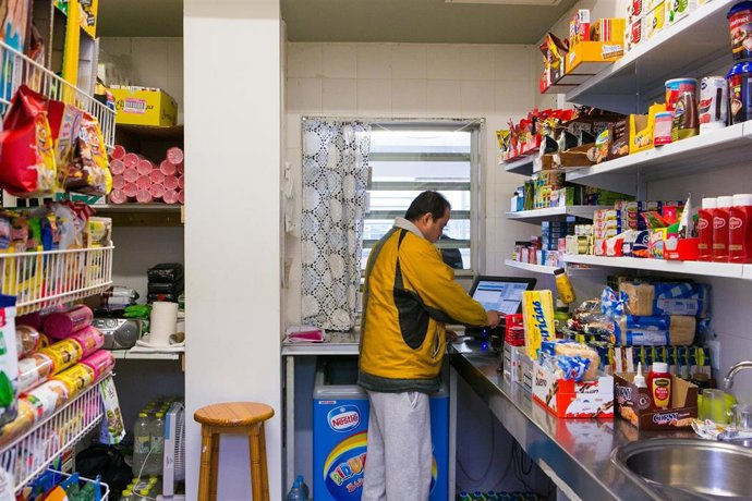 Tienda en una prisión de Catalunya.
