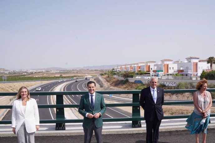 El presidente de la Junta acude a la puesta en servicio de la carretera Vera-Garrucha (Almería)