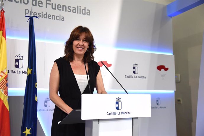 La portavoz del Gobierno de C-LM, Blanca Fernández, en rueda de prensa.