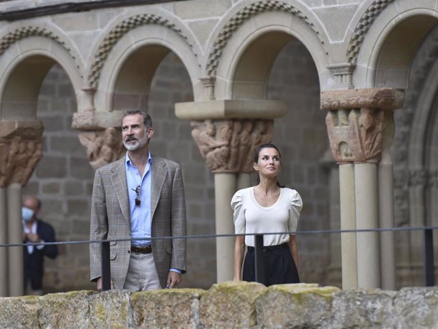 Los Reyes  Don Felipe VI y Doña Letizia, durante su visita al Monasterio Viejo de San Juan de la Peña en Huesca