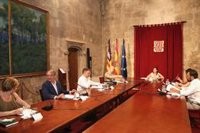 Una comisión formada por el Govern y la Felib hará seguimiento del plan de reactivación económica