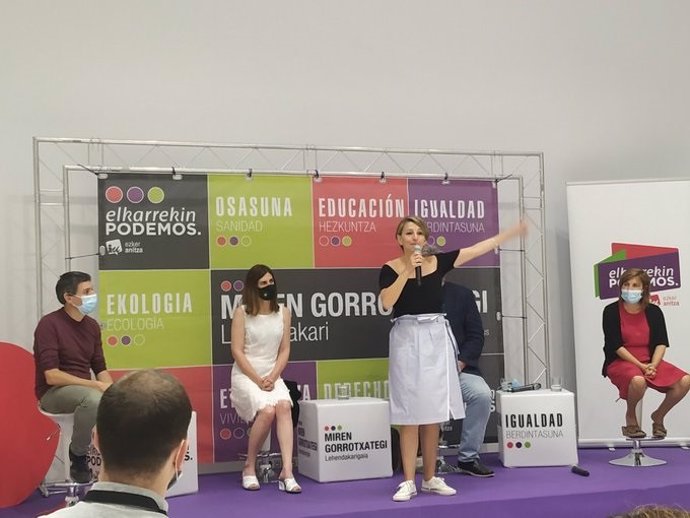 La ministra de Trabajo y Economía Social, Yolanda Díaz, en un acto electoral en Vitoria