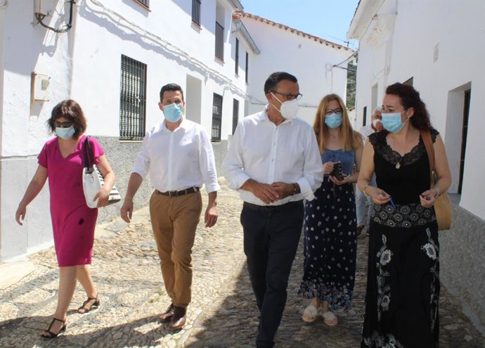 Ignacio Caraballo realiza una ronda de visitas por la Sierra de Huelva. 