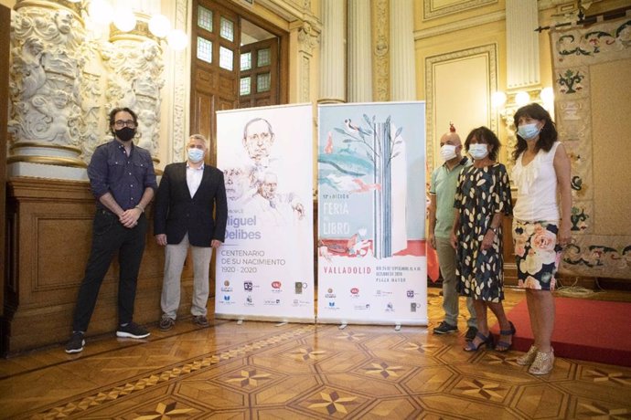 Presentación de los carteles de la 53 edición de la Feria del Libro de Valladolid, que comenzará el 25 de septiembre.