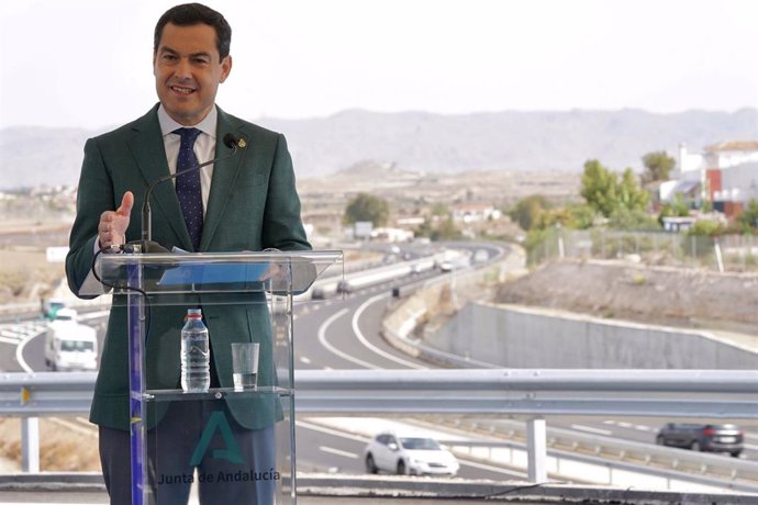 El presidente de la Junta de Andalucía en la puesta en servicio de la carretera Vera-Garrucha (Almería)