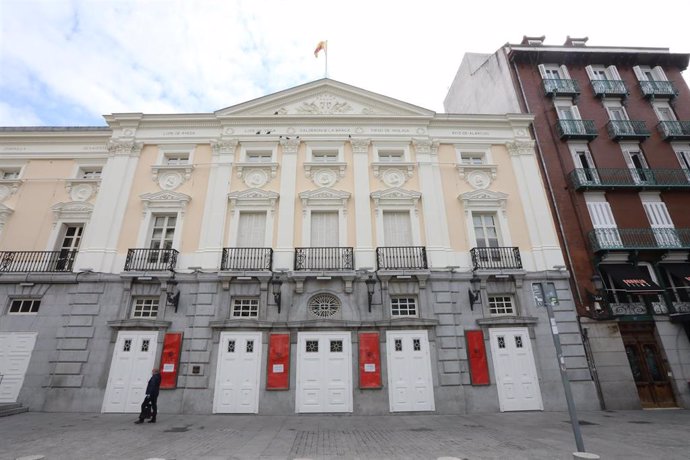 Fachada del Teatro Español. En Madrid (España) a 13 de abril de 2020.