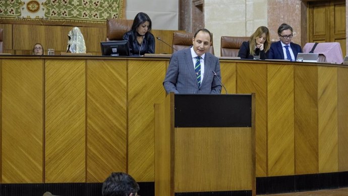Granada.- El Parlamento aprueba una PNL de Vox para permitir mallas antigranizo 