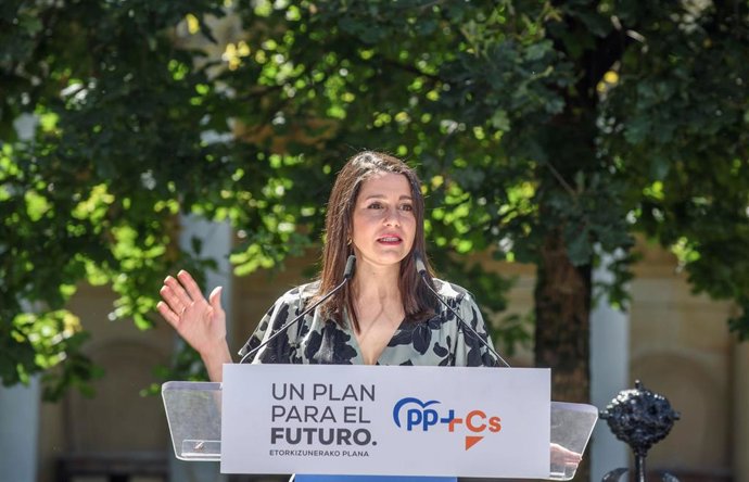 La presidenta de Ciudadanos, Inés Arrimadas, durante un mitin en Guernica (Vizcaya) el 5 de julio de 2020.