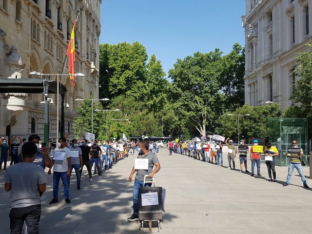 Concentración de las colas del hambre en Cibeles