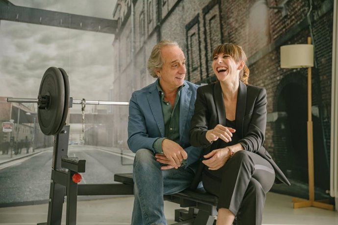 Fotograma de la película 'La maldición  del guapo'