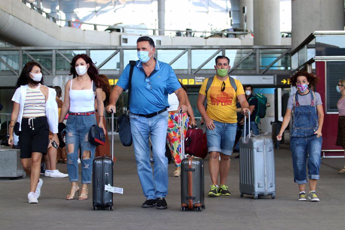 Llegada de turistas y residentes al aeropuerto Pablo Ruiz Picasso, Málaga a 22 de junio del 2020