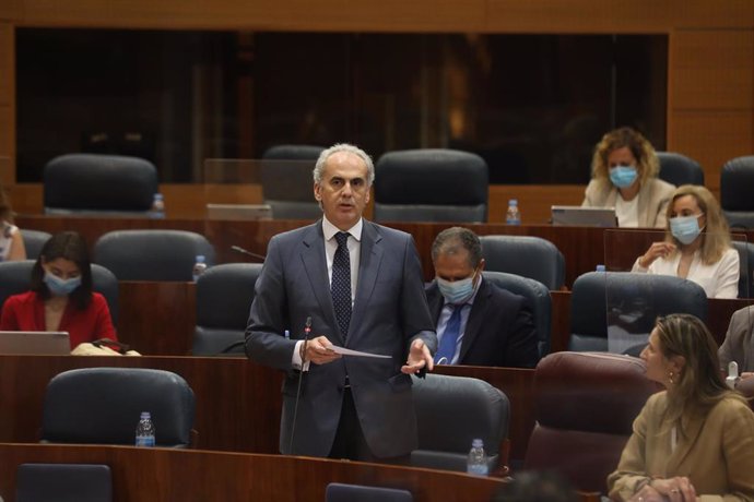El consejero de Sanidad de la Comunidad de Madrid, Enrique Ruiz Escudero, en la Asamblea de Madrid durante la sesión de control al Gobierno en la Asamblea de Madrid, a 2 de julio de 2020.