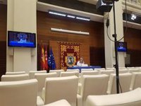 Cibeles defiende su "esfuerzo histórico" y sigue reclamando datos a redes vecinales que atienden 'colas del hambre'