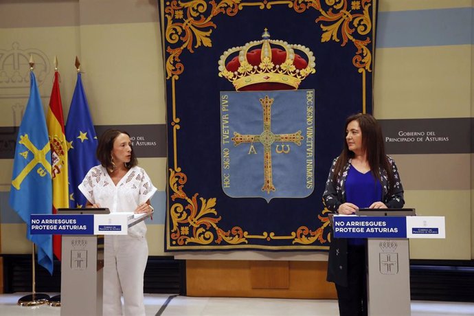 La consejera de Derechos Sociales, Melania Álvarez, y la directora general de Igualdad, Nuria Varela, en rueda de prensa.