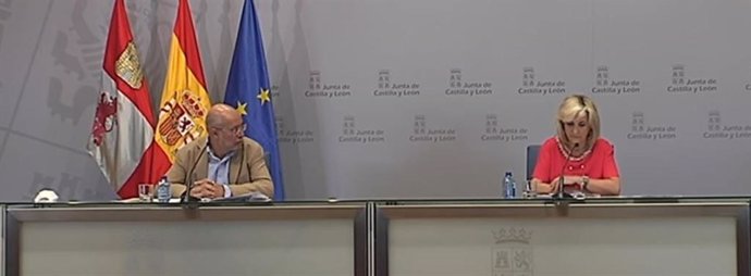 Igea y Casado durante la rueda de prensa tras el Consejo de Gobierno.