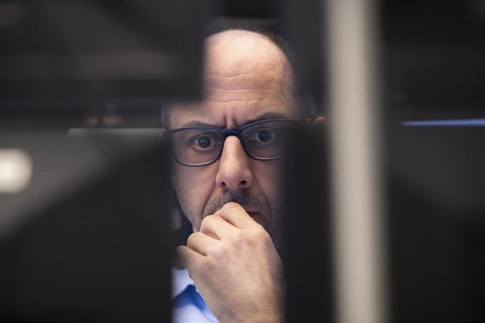 12 March 2020, Hessen, Frankfurt_Main: A stock trader looks at monitors in the trading room of the Frankfurt Stock Exchange. Germany's DAX index of 30 blue-chip companies has dropped below 10,000 points for the first time since mid-2016. Photo: Boris Ro