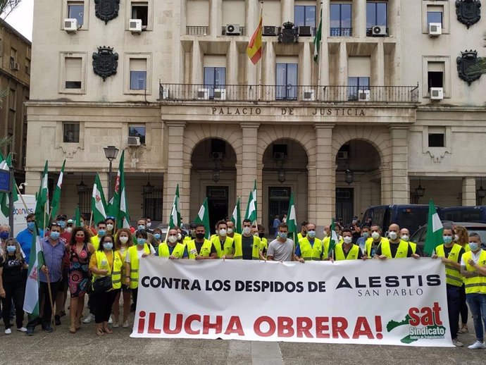 Protesta contra despidos en Alestis.