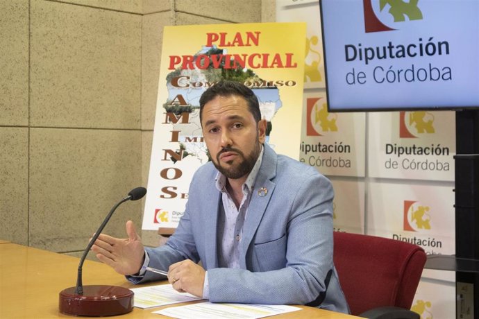 El delegado de Infraestructuras Rurales de la Diputación de Córdoba, Manuel Olmo, presenta el Plan Provincial de Inversiones de Reposición y Mejora de Caminos