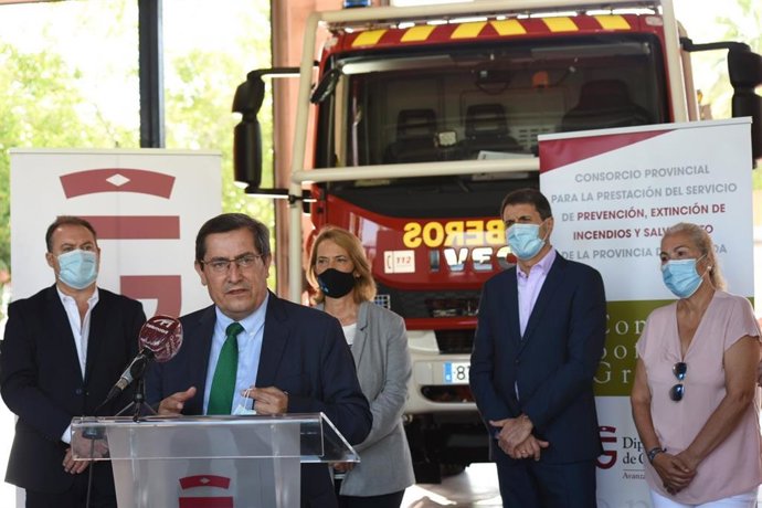 Entrega de un nuevo vehículo al Parque de Bomberos de Motril