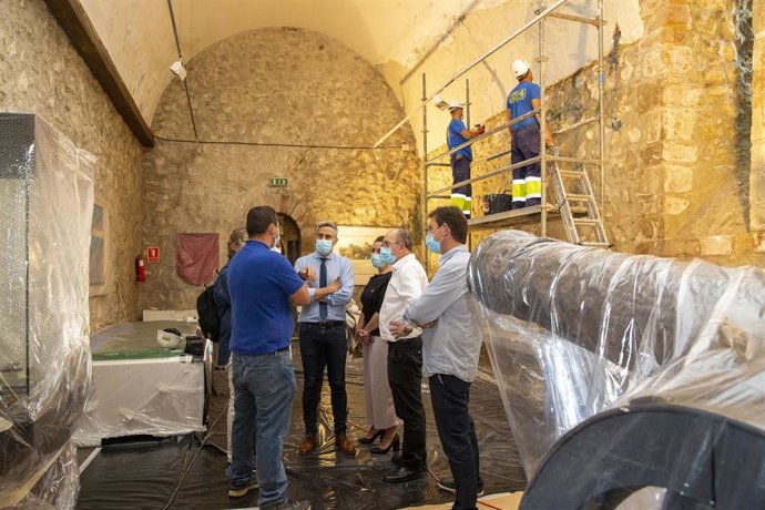 El vicepresidente regional, Pablo Zuloaga, visita el Castillo del Rey en San Vicente de la Barquera