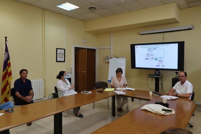 Agricultura asesora al sector ante la primera campaña de la DOP Pebre Bord de Ma