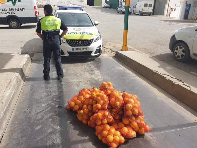 La Policía Local de El Saucejo (Sevilla) interviene 100 kilos de naranjas con "riesgo para el consumo".