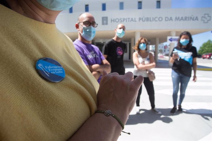 Profesionais sanitarios momentos antes de ofrecer unha rolda de prensa para informar sobre a situación do brote epidémico de COVID-19, que obrigou a pechar a comarca da Mariña, no Hospital Público dá Mariña, Burela, Lugo, a 9 de xullo de 2020.