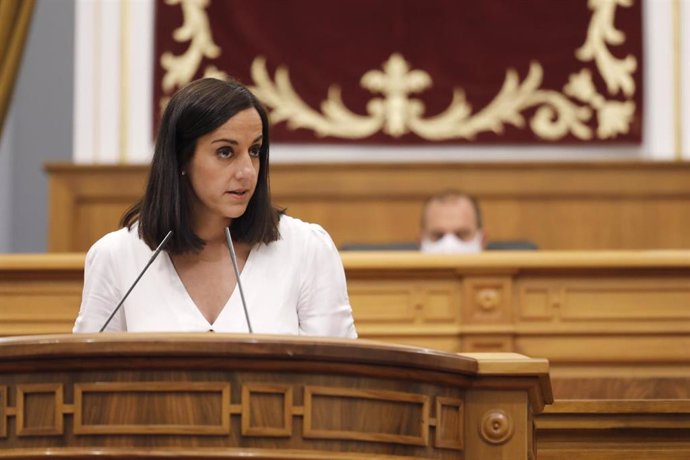 La diputada del PP, María Roldán, en el pleno de las Cortes.