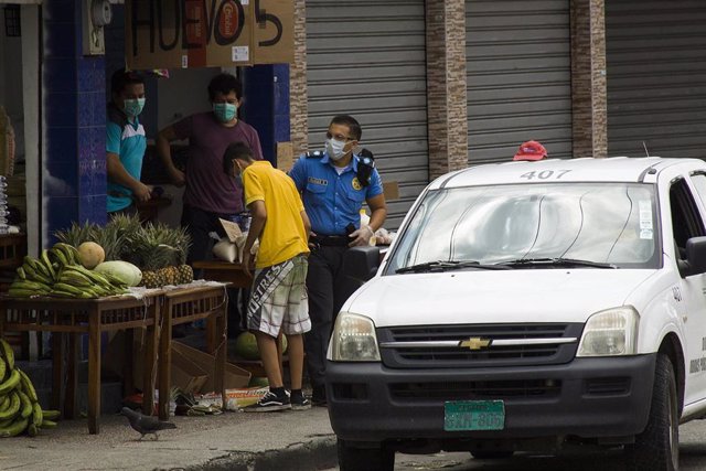 Control policial en Guayaquil (Ecuador) por el coronavirus