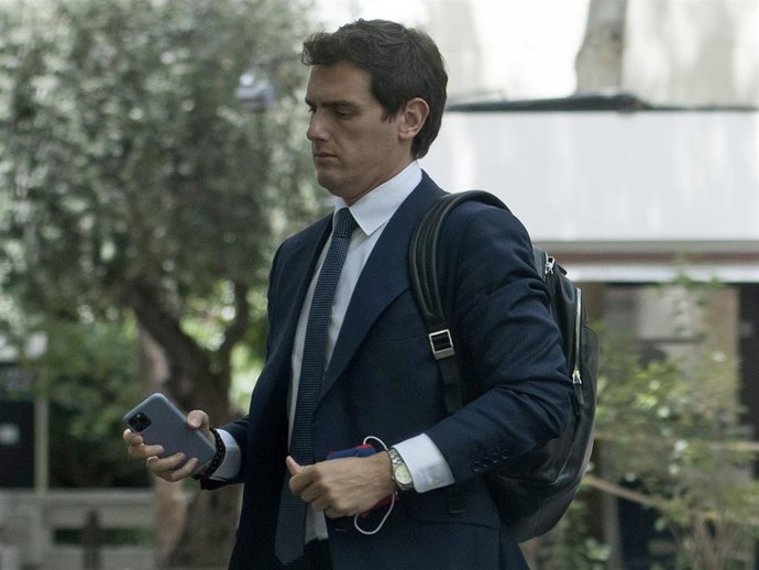 Albert Rivera disfrutó de un relajado almuerzo con amigos en la capital