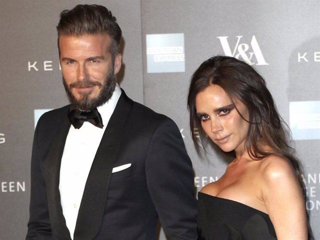 David y Victoria Beckham, una de las parejas más glamourosas, en una fiesta celebrada en Londres