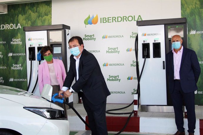 Primera recarga en la Estación Premium de Iberdrola en Monesterio