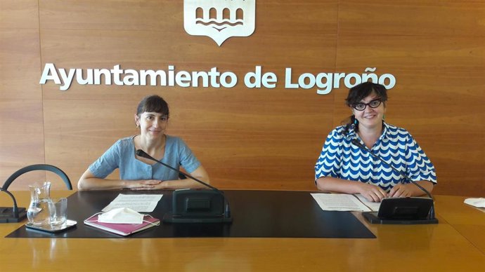 La concejala de Cultura, Carmen Urquía, presenta el programa 'Cultura en la Calle' de la Biblioteca Municipal Rafael Azcona.