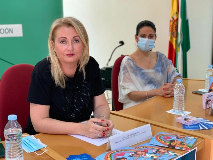 La directora del IAM, Laura Fernández, y la asesora de programa en Málaga, María Encarnación Santiago