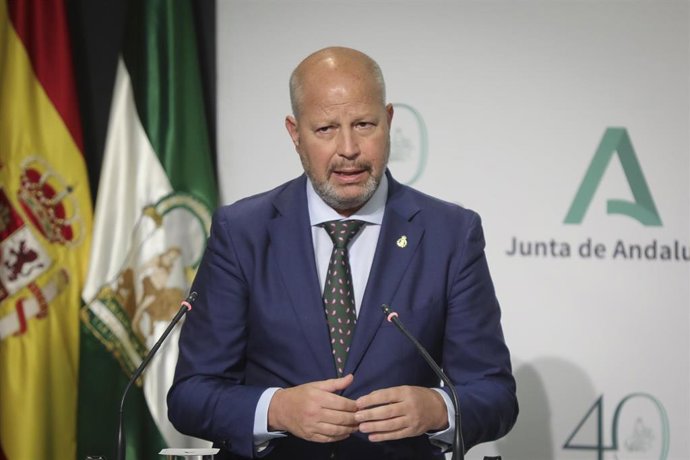El consejero de Educación y Deporte, Javier Imbroda durante la rueda de prensa posterior al Consejo de Gobierno de la Junta de Andalucía. En Sevilla (Andalucía, España), a 30 de junio de 2020.