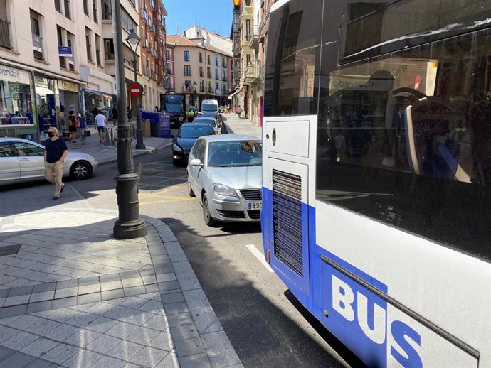 Imagen de tráfico en la calle Bajada de la Libertad.