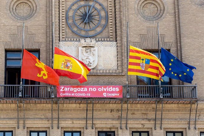 Las banderas del Ayuntamiento ondean a media asta por el fallecimiento del expresidente Lanzuela