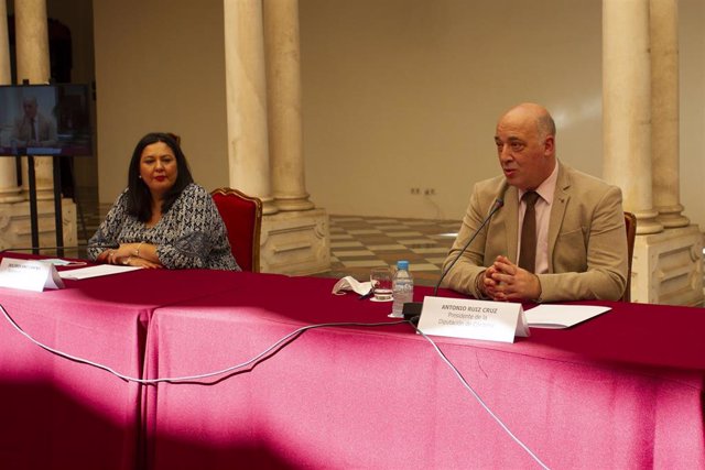 El presidente de la Diputación de Córdoba, Antonio Ruiz, durante el acto de firma con los ayuntamientos