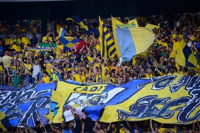 Afición del Cádiz C.F. En las gradas del Estadio Carranza