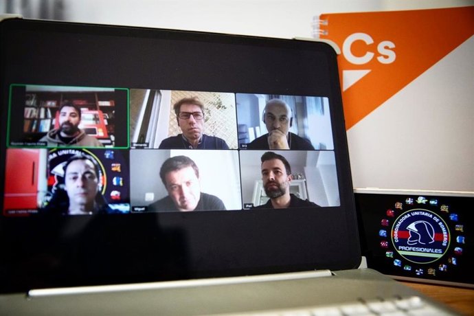 Reunión del diputado de Cs en el Congreso por Sevilla, Pablo Cambronero, con colectivos de bomberos