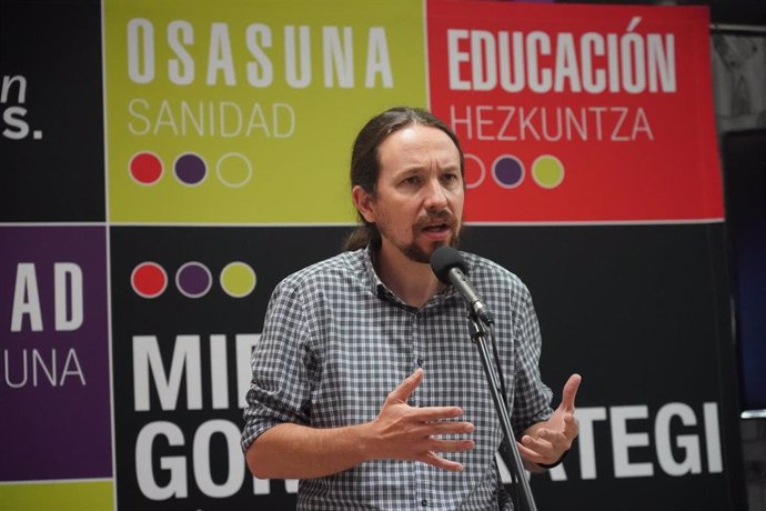 El secretario general de Podemos y vicepresidente segundo del Gobierno y ministro de Derechos Sociales y para la Agenda 2.030, Pablo Iglesias, interviene en el acto de campaña en apoyo a la candidata a lehendakari de Elkarrekin Podemos-IU
