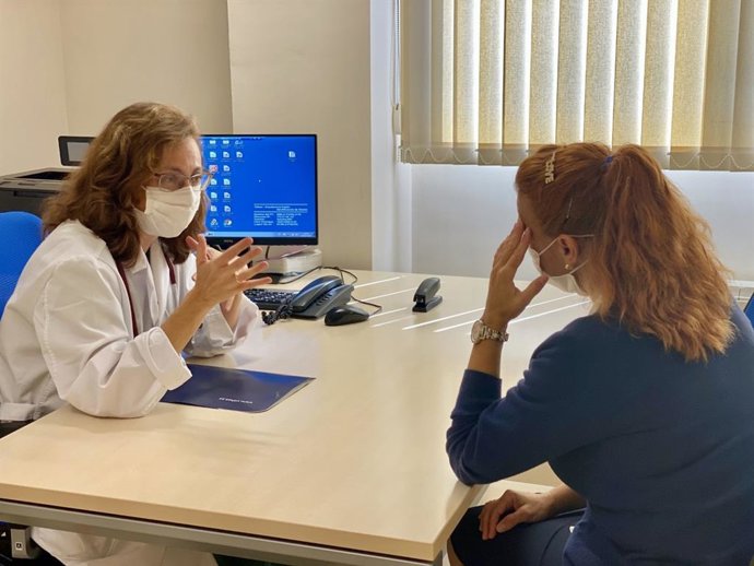 La doctora Sánchez Simonet, jefa del servicio de medicina interna del Hospital Vithas Málaga