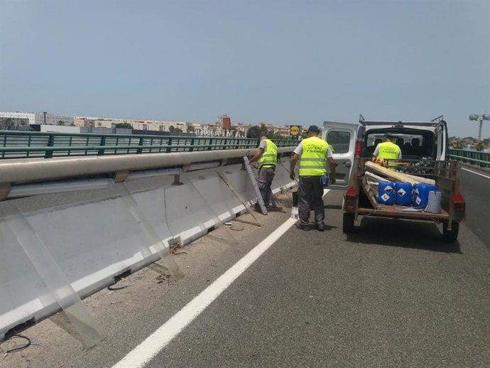 Sustitución de luminarias fluorescentes por tubos led en un tramo de la A-491 en El Puerto