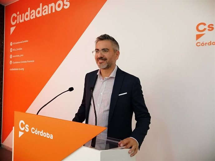 Emiliano Pozuelo en la sede de Cs en Córdoba.
