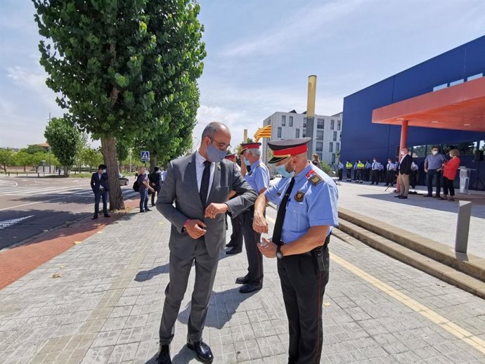 Buch en l'acte commemoratiu amb Mossos a Igualada