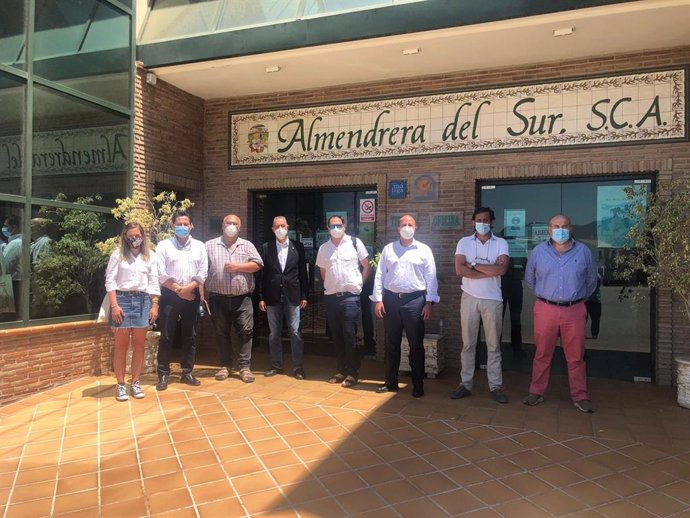 Imagen del encuentro del Grupo de Trabajo de Frutos Secos de Andalucía, celebrada en la Cooperativa Almendrera del Sur en Estación de Cártama (Málaga).