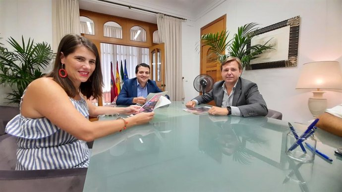 Córdoba.- Ayuntamiento y Junta sellan un convenio para impulsar una campaña de p