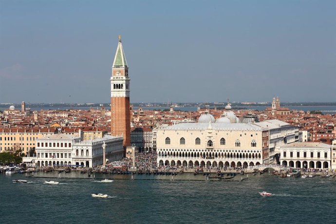 Italia.- Venecia prueba un nuevo sistema de diques contra las inundaciones
