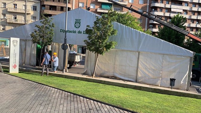 La carpa climatizada de la Diputación de Lleida, que sirve para ampliar el CUAP Prat de la Riba de Lleida.
